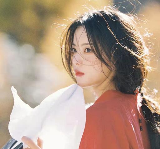 乔欣|乔欣粉衣古装我见犹怜，气质清冷出尘神似刘诗诗，粉丝：心动了！