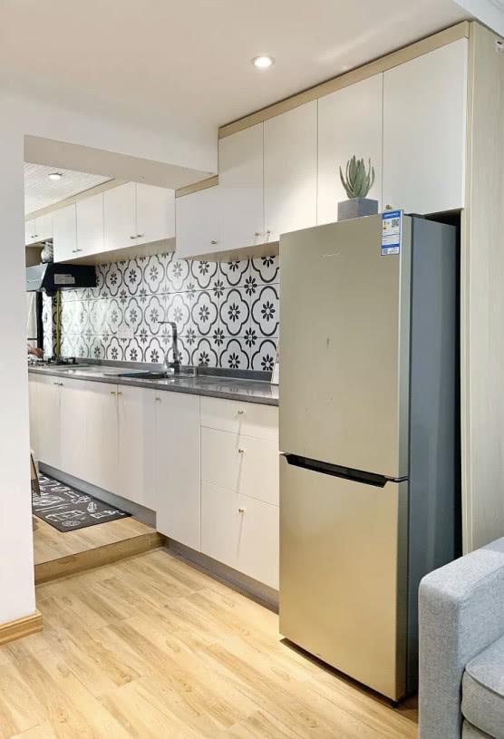 为孩子硬是买下40平学区房,花8W改出2室1厅!前屋主:卖早了