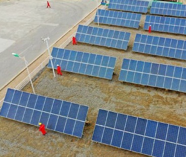 塔克拉玛干沙漠|如果将我国的沙漠都铺上太阳能板，发的电够全国使用吗？