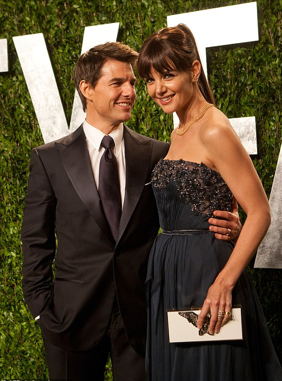 汤姆·克鲁斯|阿汤哥前妻官宣新男友！两人当街拥吻太甜，小苏瑞又有黑人新爸了