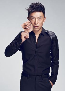 走进黄渤在生活中的家,家里面积最大的是厨房,难怪厨艺那么好了