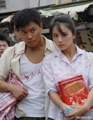 朱亚文|恭喜!朱亚文突然晒出爱妻照片,女儿都生了俩?