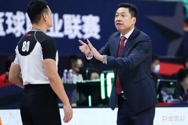 许钟豪|上海主力的伤病报告出炉，姚明要决定出手了，许钟豪或被禁赛3场