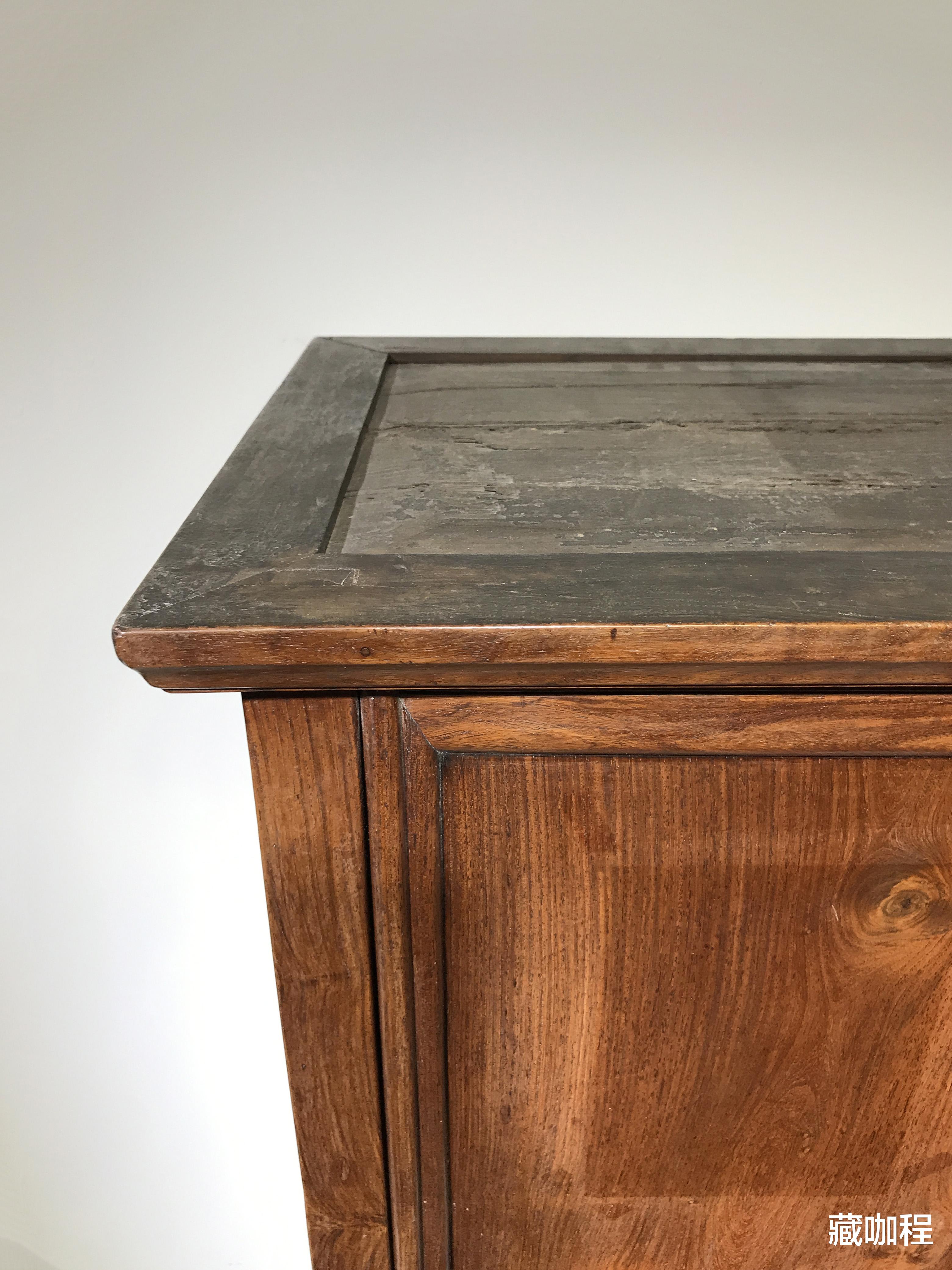 有闩杆、无柜膛,黄花梨圆角柜用方材的不多