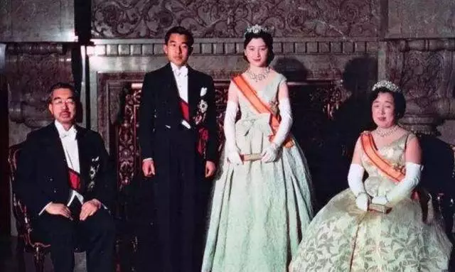 日本皇太后基因太强,后代全是眯眯眼,王妃再美都无法挽回颜值