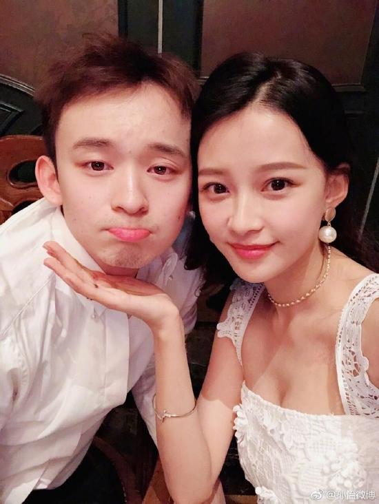 刘诗诗|早有预兆?孙怡七月晒照手机壳图案“远离男人”