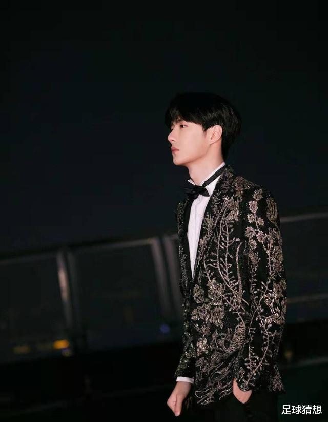 范丞丞|生图曝光，流量摆烂？范丞丞发福，王一博肿了：为角色增肌不可笑