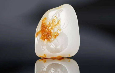 |和田玉里的糖料,价格高涨,注意白肉部分。