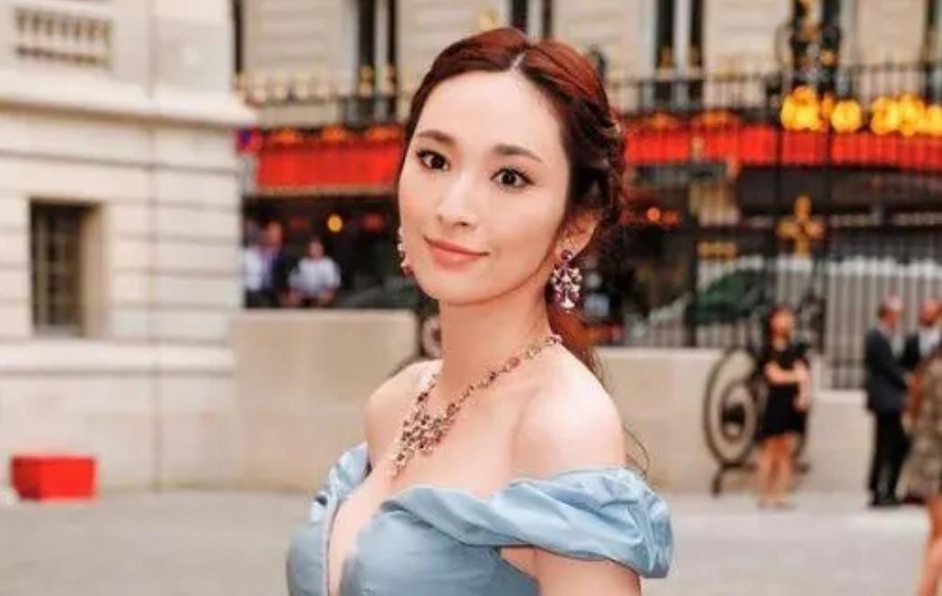 腾讯视频|吴佩慈：35岁未婚先孕，6年连生4胎，如今44岁依旧没能嫁进豪门