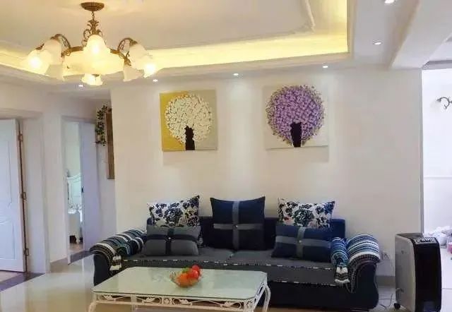 去参观朋友新房,看完大笑了,谁想到把抽油烟机挂那儿的?人才啊