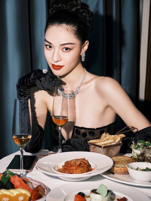 钟楚曦|把精明和野心写在脸上的钟楚曦，真的不要再演傻白甜了！