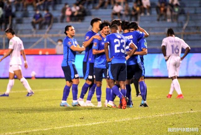 世预赛|伟大的2-0！53年纪录诞生，世预赛弱旅狂欢，球员激动泪奔
