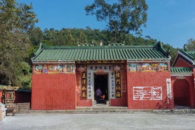 阳江|只有香港和阳江存在的寺庙，景色太美，全部都用红色打造