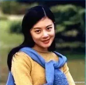 姜丰|央视前主持人姜丰：辞去工作，嫁给英国商人！多年后，贵妇竟成了弃妇！