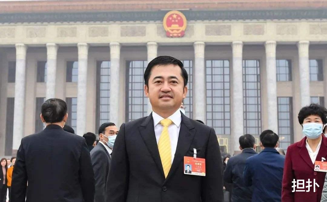 安踏背后的福建首富家族,坐拥千亿资产,父亲一句话捐出了百亿