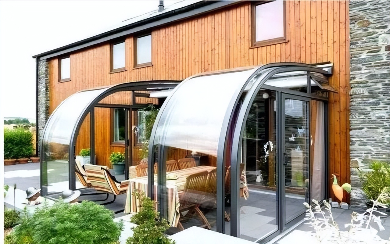 房地产行业|别做传统阳光房了，现在这种流行折叠阳光房，随时随地都能收起来