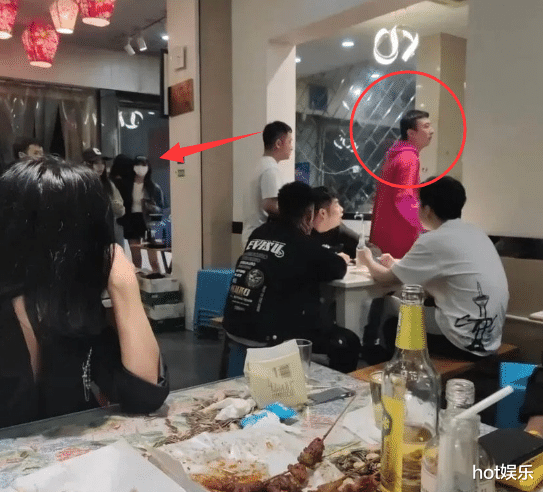 王思聪|王思聪穿5千T恤现身酒吧,打麻将上不封顶,一晚输赢几千万