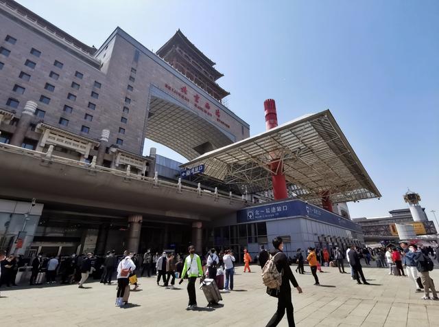14年前,北京教师爬山时离奇失踪,搜救队找到一纸条引发无数猜想