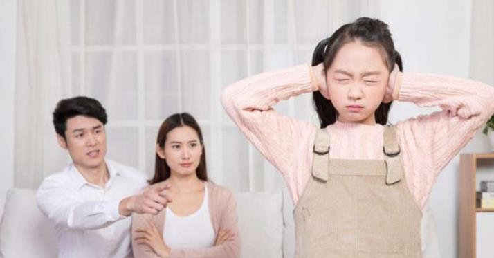 医生“掌掴幼儿”事件两极反转,更多细节真相流出,引发网友热议