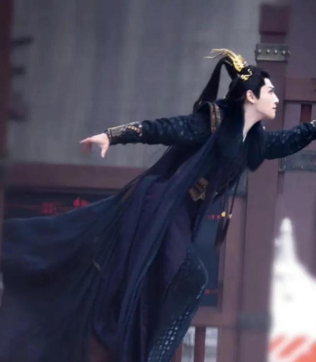 长月烬明|白鹿《长月烬明》又跳楼！剧情高虐，陈都灵黑化戏份出彩盼还原