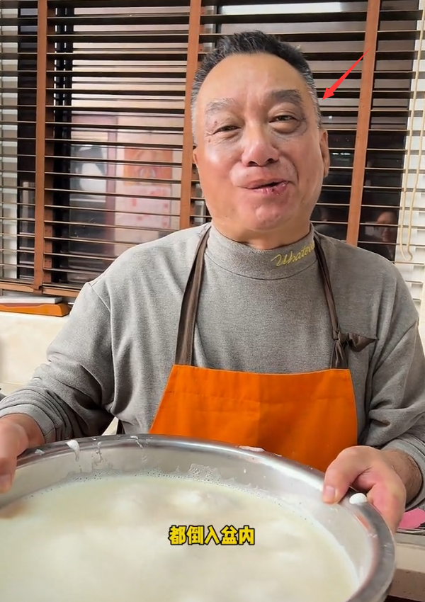 乔任梁|乔任梁离世五年父母近况曝光,黑眼圈太重惹担忧,乔爸暖心回复