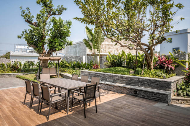 这栋750㎡豪宅，让我见识到了养老房的“天花板”，自建小型公园