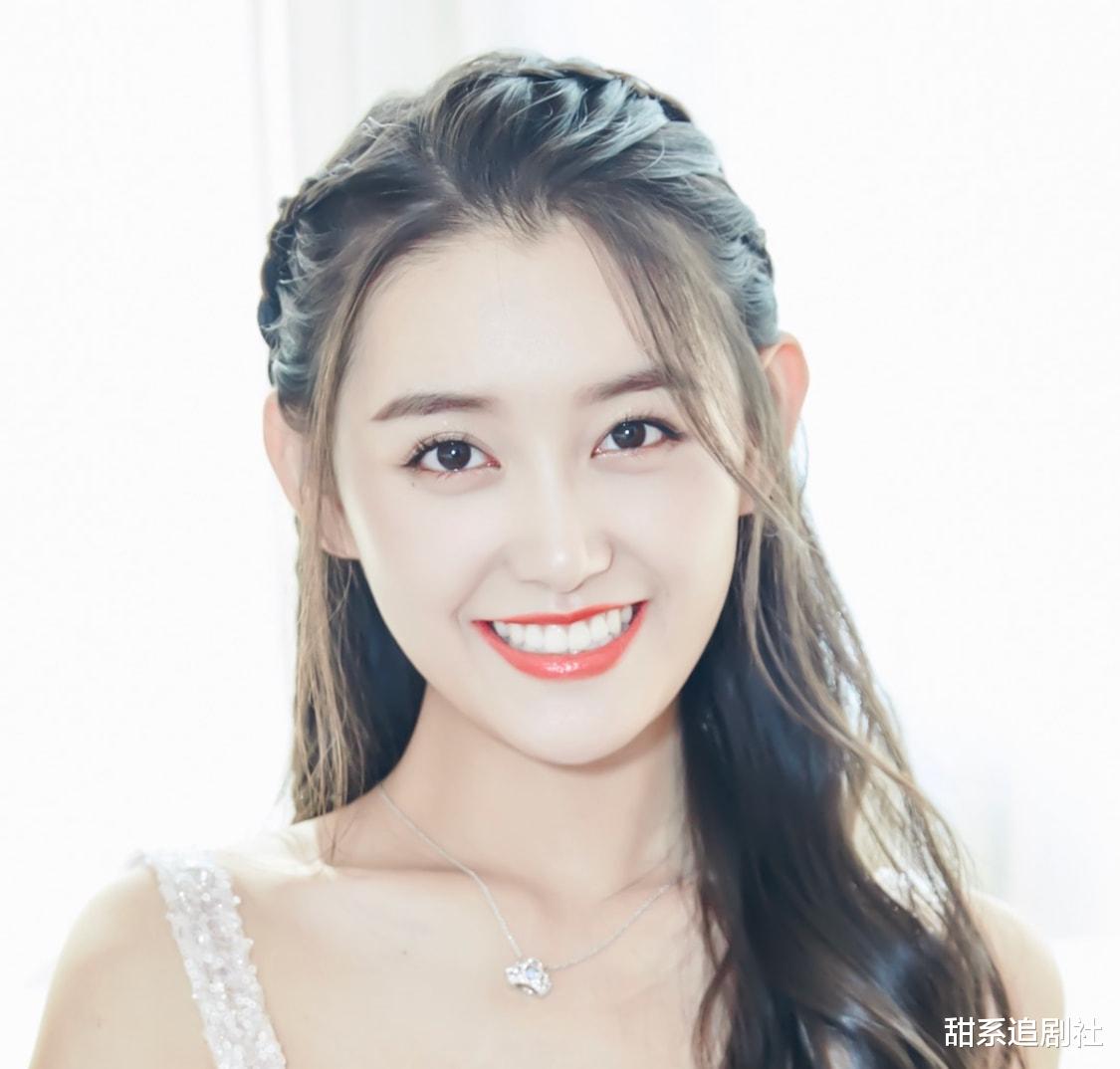 邓伦|郭麒麟街头亲吻，热搜挂了3天，女主角依旧不识庐山真面目？