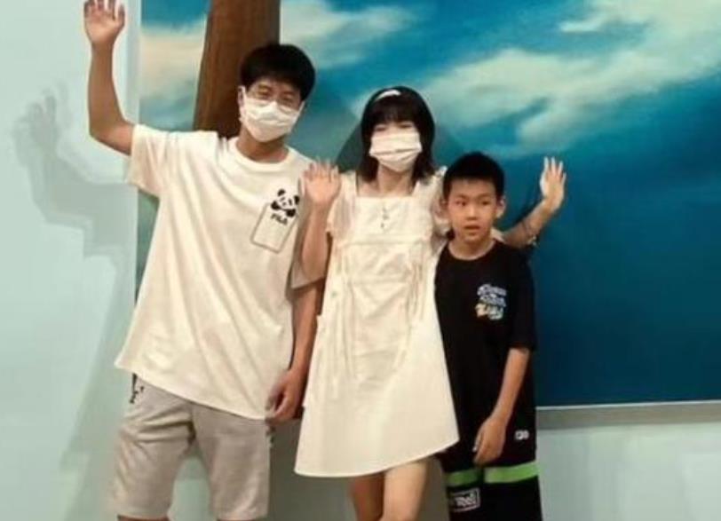 张艺兴|孙卓归来后姐姐孙悦接受采访，称小时候很叛逆，曾为叛逆而愧疚