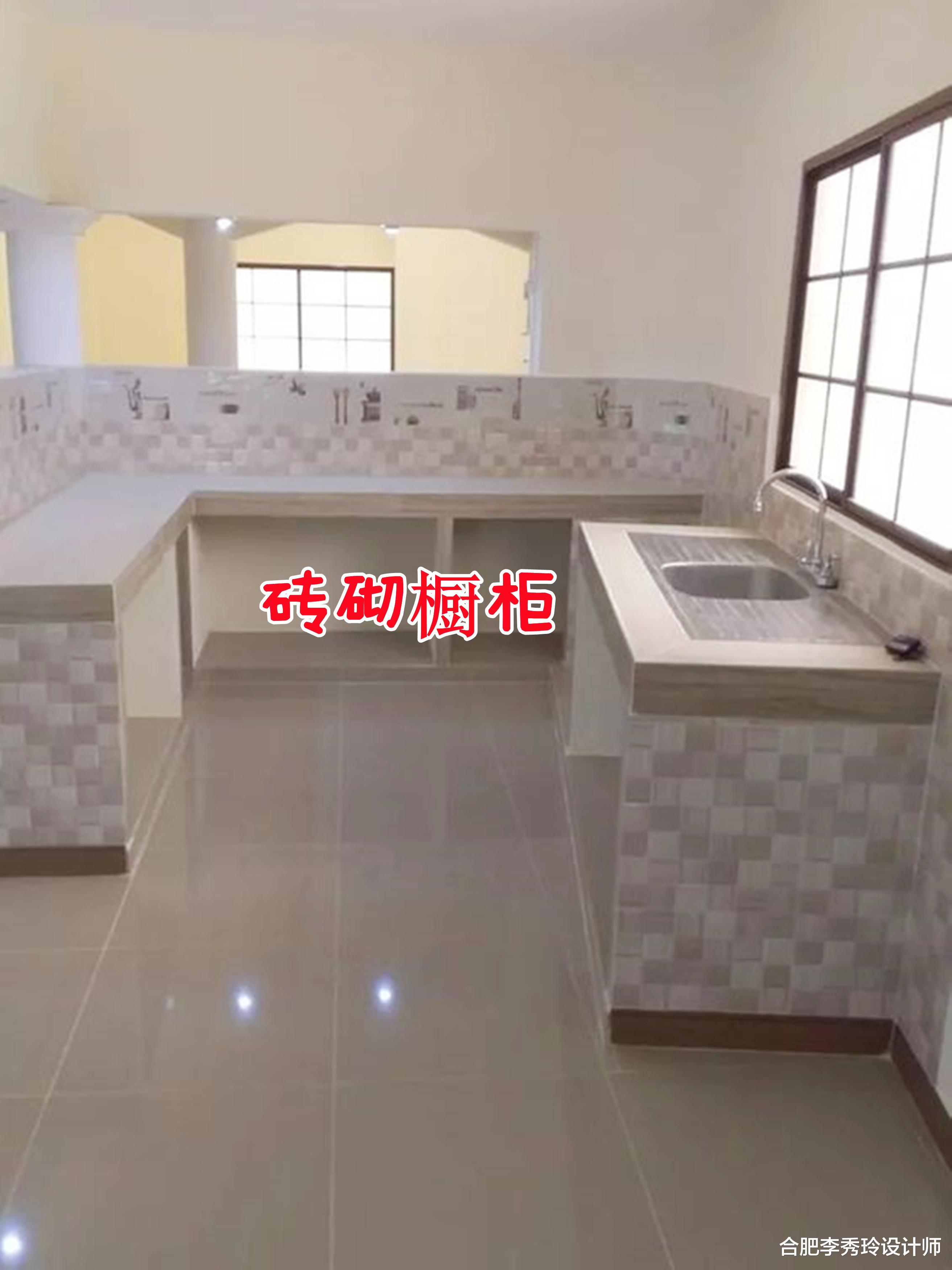 这应该是我见过最省钱的衣柜了，用砖砌，柜门也不要，简单耐用