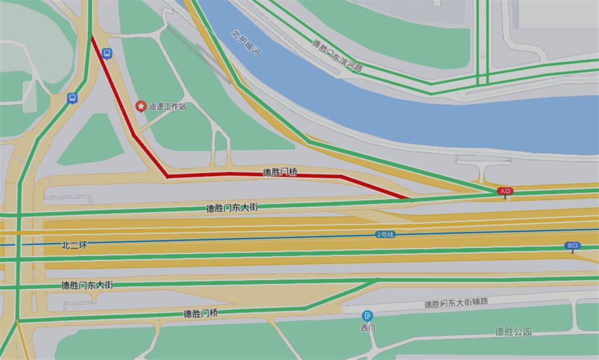 ?北京一双层公交撞上限高架,交警:现场仍在清理