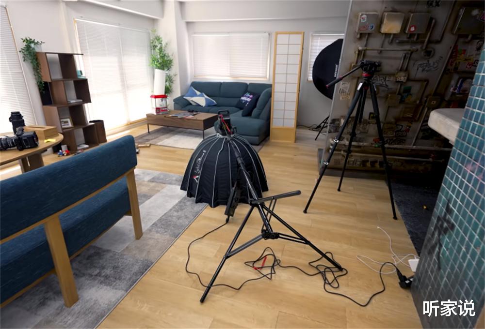 他在日本7.4级地震后,清理小公寓,锅碗瓢盆碎了一地,一片狼藉