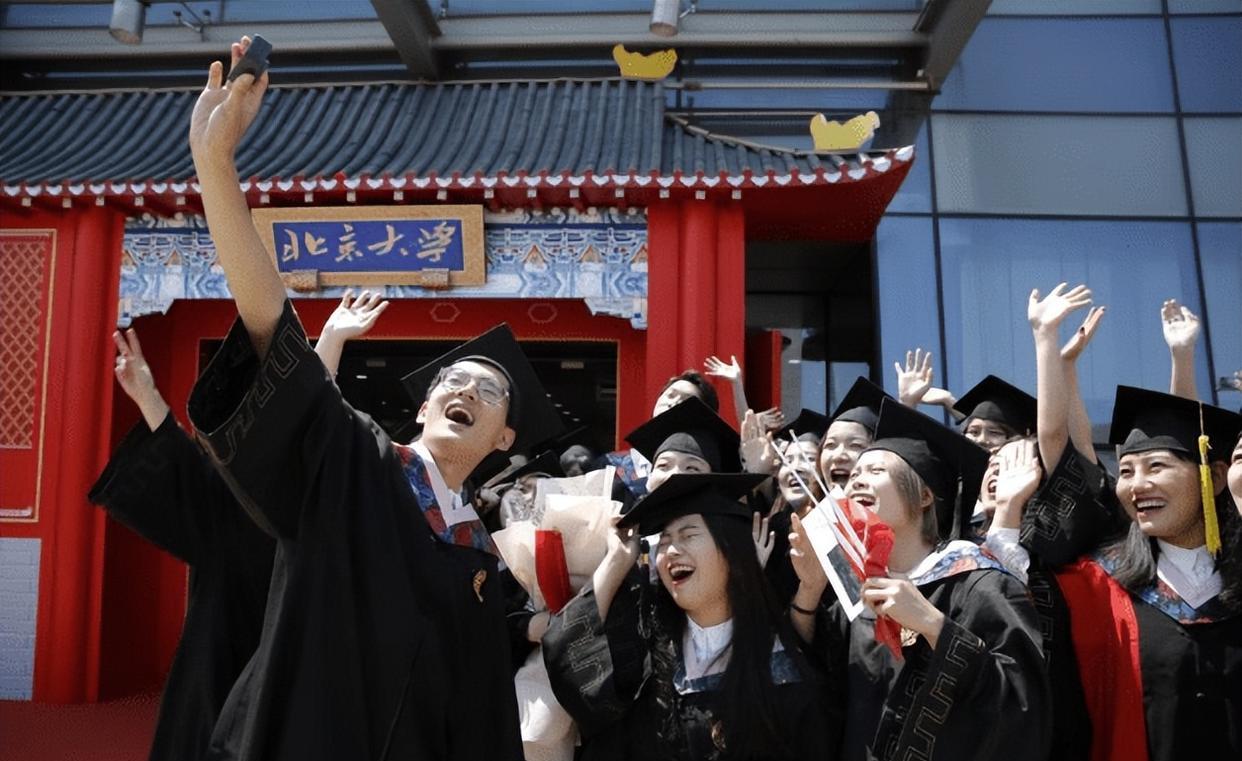 穿衣搭配|令人心动的offer中,清华学霸投200份简历没人要,大学生真的好难