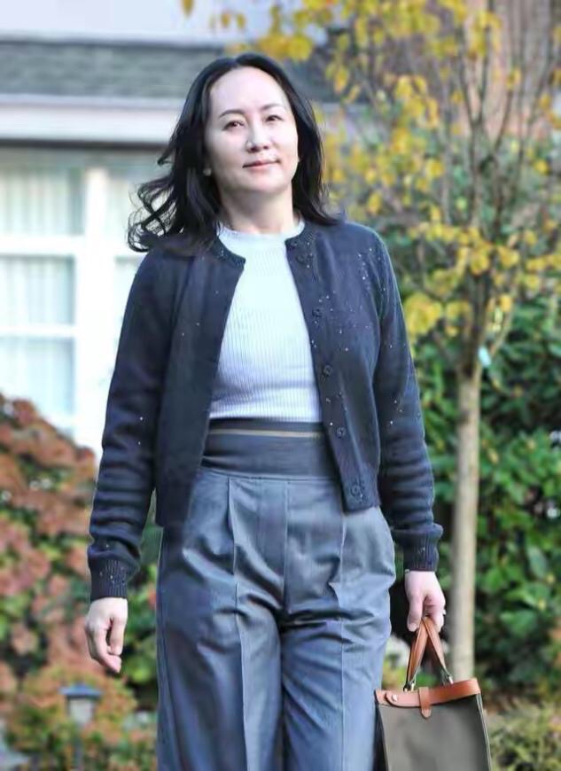 看50岁孟晚舟,长肩披肩照样优雅贵气 - 时尚资讯(主打网)