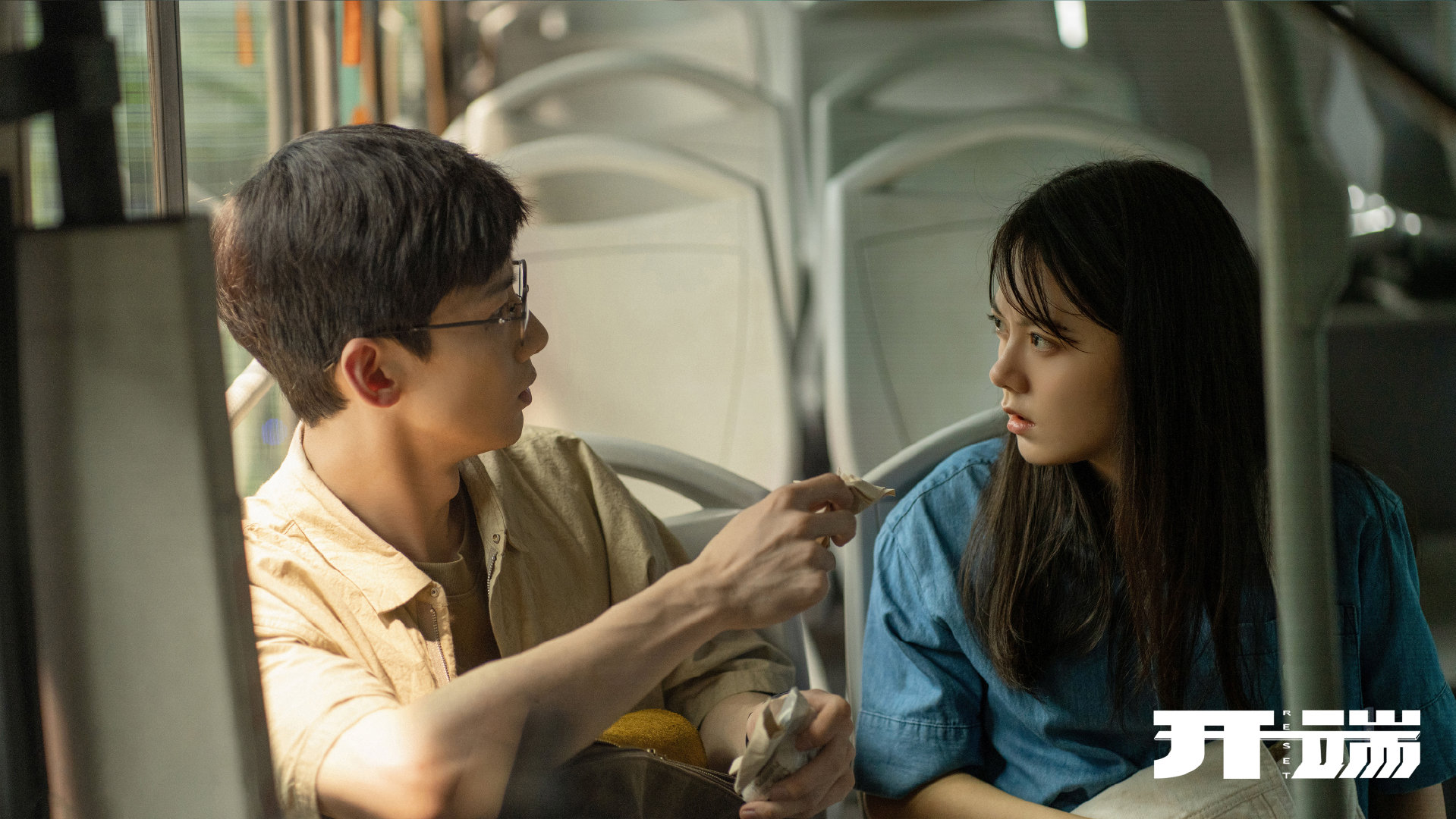 李诗情|《开端》原著：口罩男成网红，焦向荣成英雄，李诗情出国看病