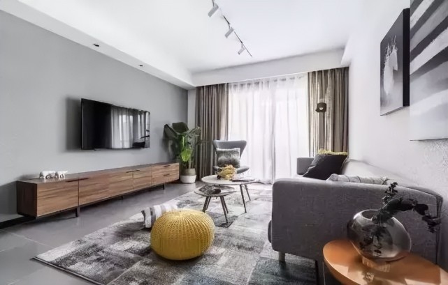 参观同事家100㎡新房,头次见冰箱放玄关,灰白色调怎么看都高级