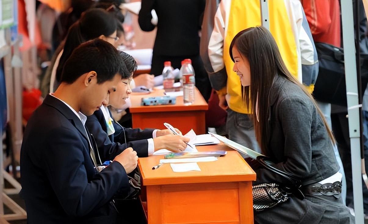 求职|家里经济实力不强,学生尽量避开这4类专业,找工作难度真的不小