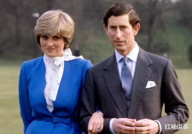 微笑|74岁查尔斯新王登基,微笑着接受女粉丝献吻,比女王都要受欢迎