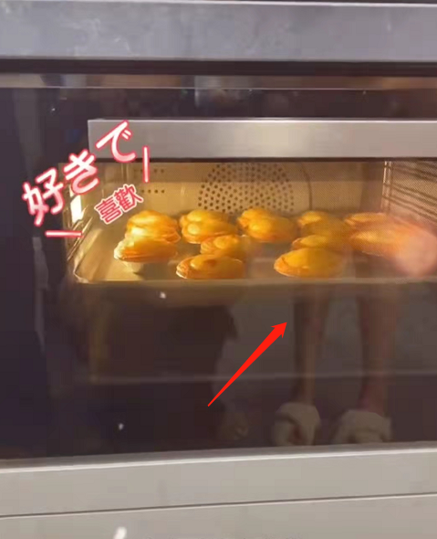 高晓松 高晓松14岁女儿罕曝光，浑身奢侈品白到发光，做睫毛美甲气质成熟