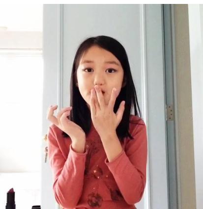 李嫣|王菲女儿16岁疑早恋,她悄悄撤掉男女头像晒自拍,半露手臂表情高冷