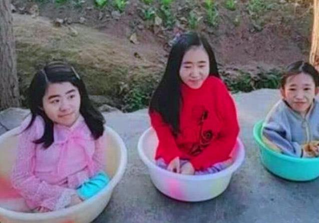 女子生三个女儿,一生只能坐在盆子里,第四胎出生后夫妻当场泪崩