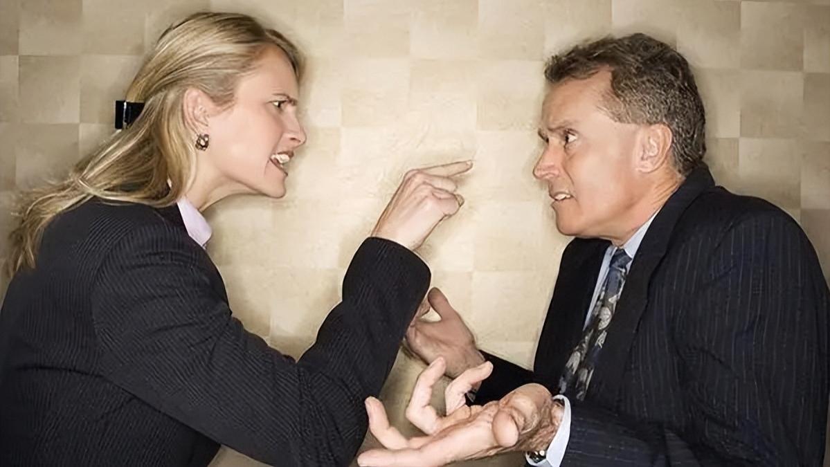 教练|20人不到的小公司尔虞我诈，居然有一半是爱人关系，这怎么招聘的