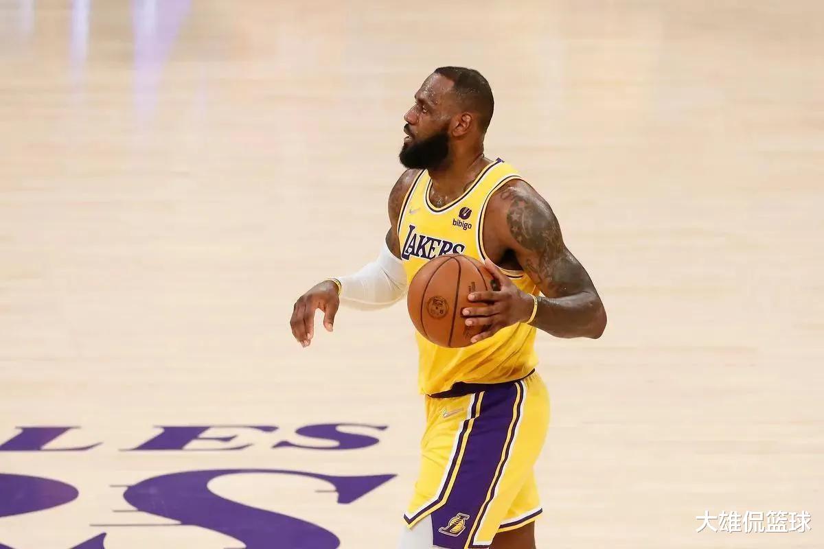 勒布朗·詹姆斯|美媒列出了至少十次入选最佳阵容一阵的十名球员，谁的数据更好
