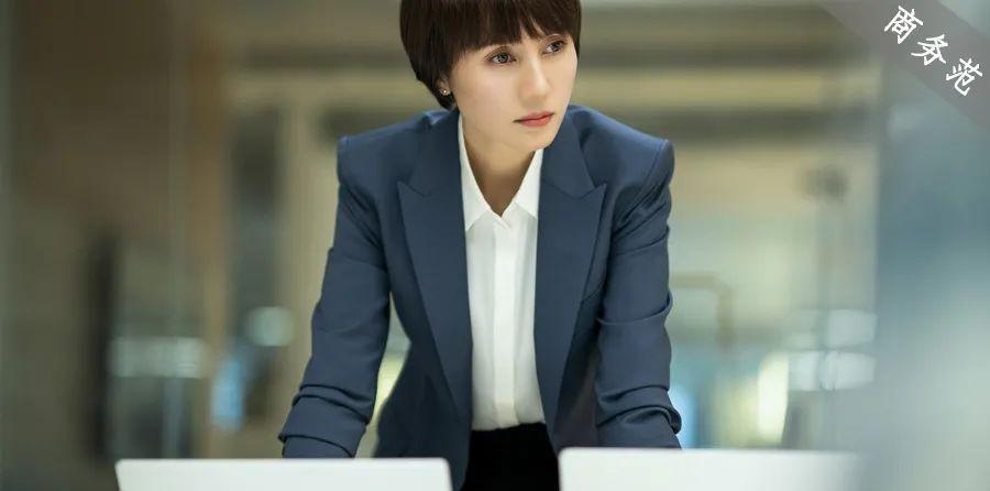 袁泉|《玫瑰之战》女律师pk：袁泉戴积家，俞飞鸿戴江诗丹顿一身珠宝