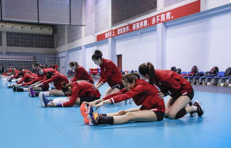 女排|训练中国女排，前男排队长抓主攻，争议教练训副攻，蔡斌也有重任