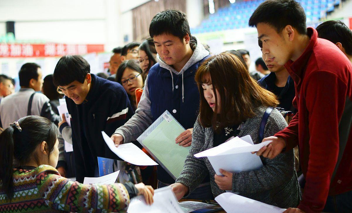 残疾人|沈阳教育局公开招聘引起热议,只招这8所名校,学生纷纷不满