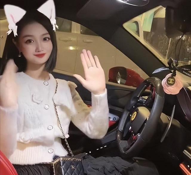 张嘉倪|曝张嘉倪净身出户，孩子被藏后，在车站首露面，脸颊憔悴消瘦不少