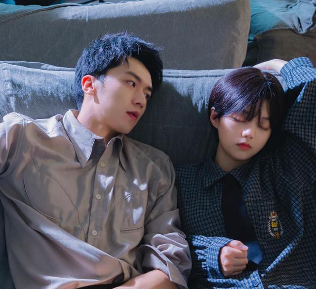 |又是一部下饭的高颜值都市甜宠剧来了，帅气偶像爱上呆萌可爱女！