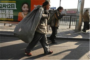 那个为救白血病女友,卖酒店车子的痴情小伙,终究是输得一塌糊涂