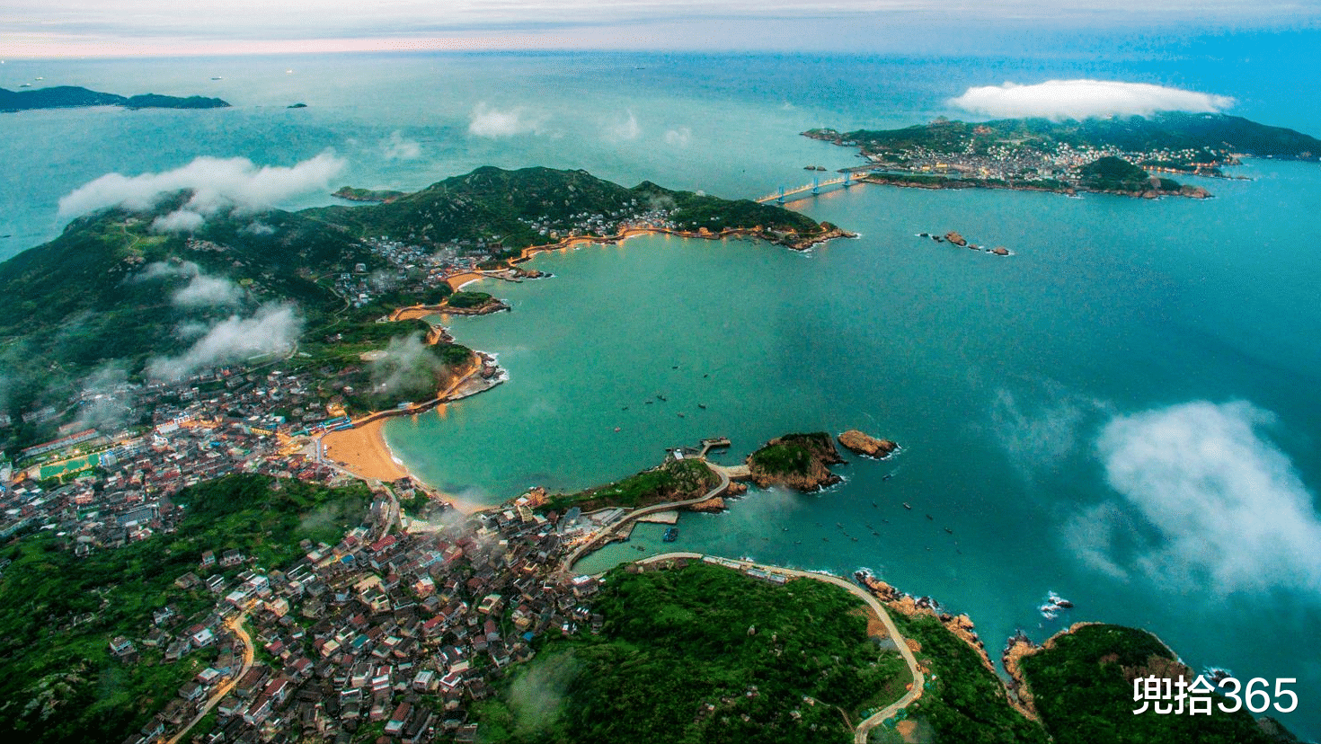 舟山|女子海边捡了条鱼放生，被钓鱼人要求赔偿400元，到底怎么回事？