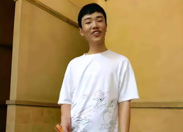 敬佩!著名作家再次质疑胡鑫宇失踪案:请问监控日志哪儿去了?